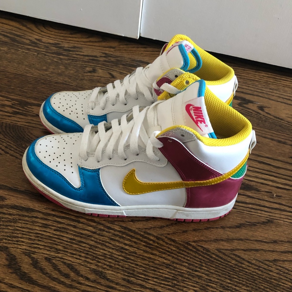 Nike colorful sneakers size 6Y excellent condition